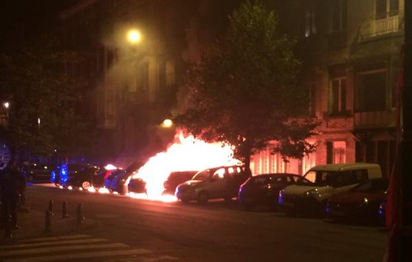 У здания Европарламента в Брюсселе взорвали автомобили (ФОТО, ВИДЕО)