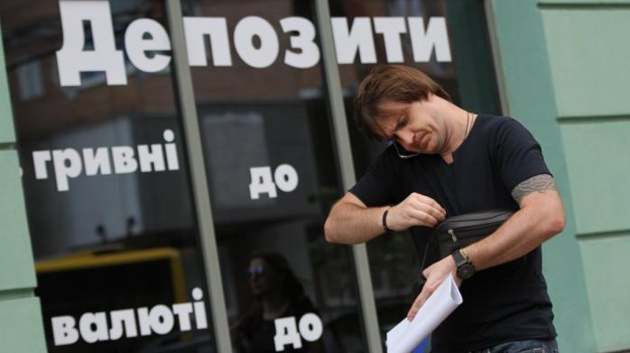 НБУ: Украинцы понесли депозиты в банки