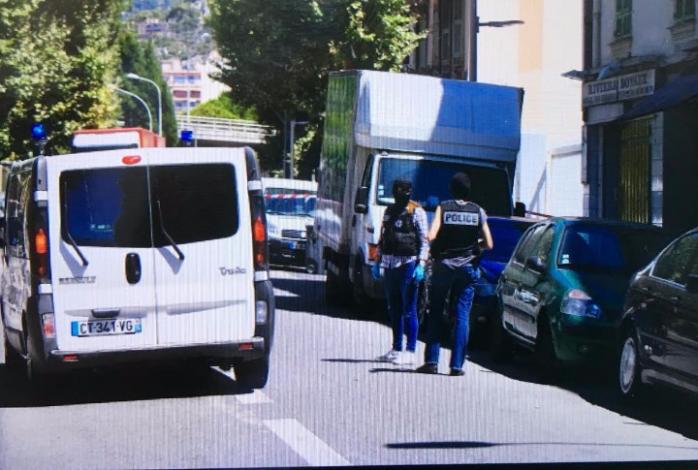 Появилось фото из квартиры террориста в Ницце, где полиция проводит обыски (ФОТО)