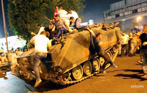 Кількість жертв повстання військових у Туреччині зросла до 194 осіб