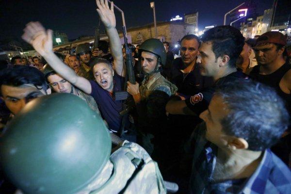 Турецкий мятеж: суд арестовал более 50 высокопоставленных военных