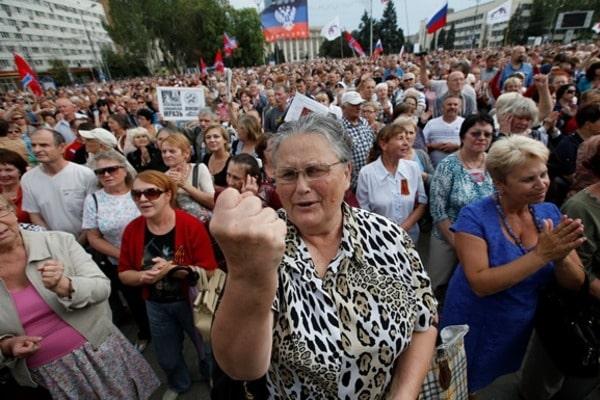 Жители ЛНР и ДНР бунтуют против преступлений боевиков — разведка