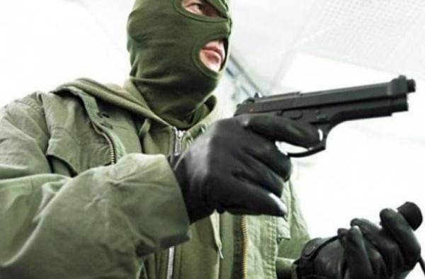 На Харьковщине вооруженные налетчики отобрали у инкассаторов 2,4 млн грн