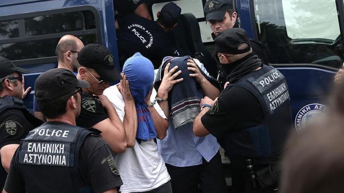 Сбежавших на вертолете турецких военных в Греции приговорили к тюрьме