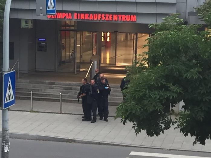 В результате стрельбы в Мюнхене погибли 9 человек