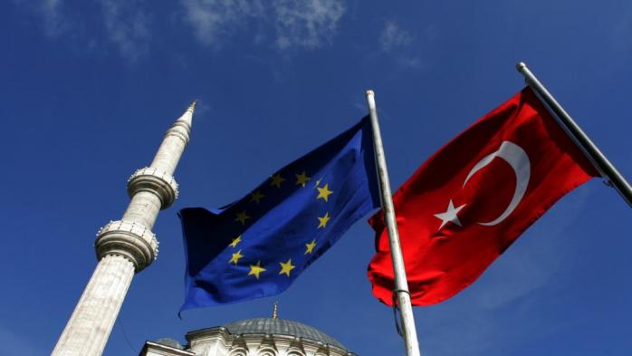 Германия хочет приостановить переговоры о членстве Турции в Евросоюзе