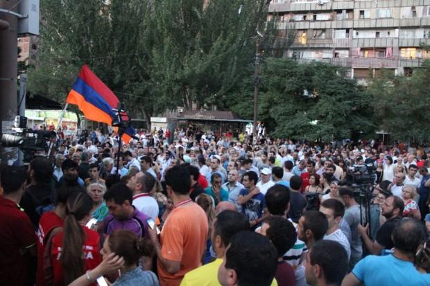 В Ереване группировка «Сасна црер» освободила заложников в обмен на встречу с журналистами