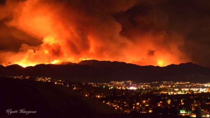 Лесной пожар в Калифорнии: идет эвакуация населения (ФОТО, ВИДЕО)