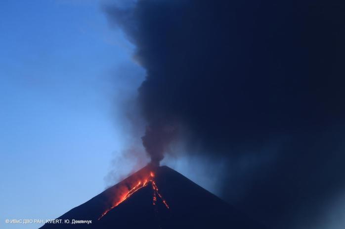 В РФ проснулся самый высокий вулкан Евразии возрастом семь тысяч лет (ФОТО)