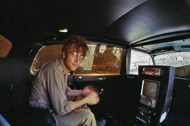 Ретро-автомобиль Джона Леннона пустят с молотка (ФОТО)