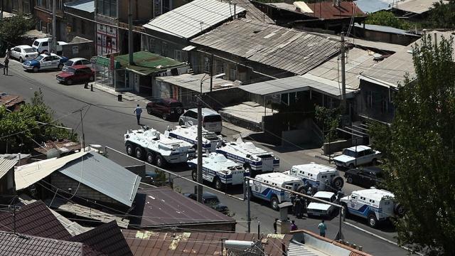 В Ереване бригаду скорой помощи захватили в заложники