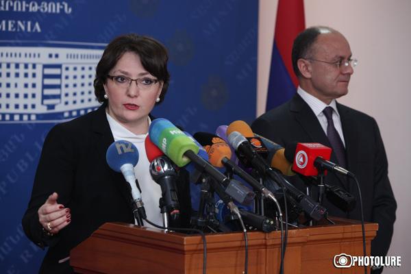 В Грузии сразу два министра ушли в отставку
