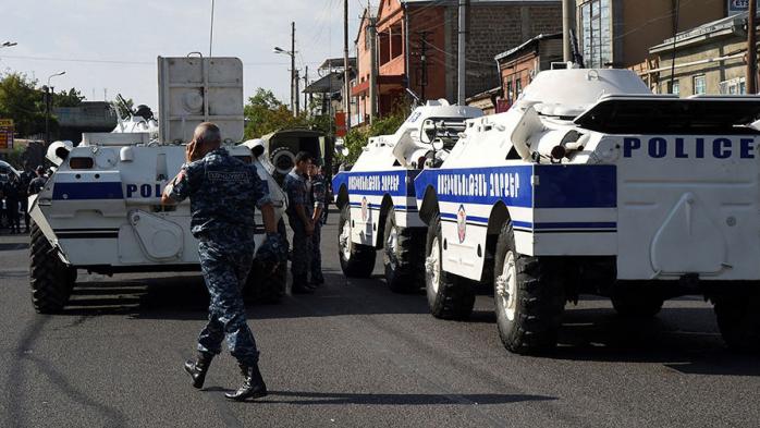 Стрельба у захваченного здания полиции в Ереване: есть раненные