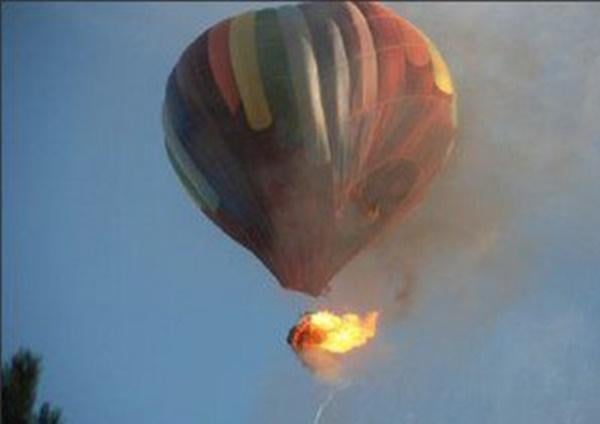 В США загорелся воздушный шар с 16 пассажирами, никто не выжил (ФОТО, ВИДЕО)
