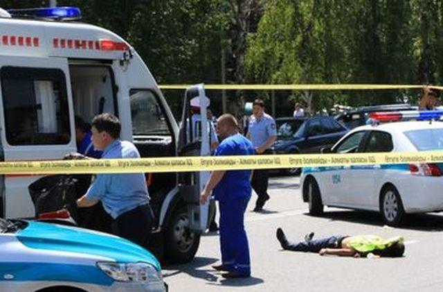 В Алмати у лікарні померли поліцейські, поранені під час нападу на відділок