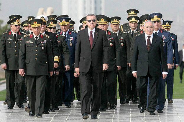 В Турции уволены еще около 1,4 тыс. военных