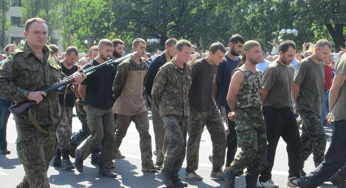 Голодовку до освобождения пленных украинцев объявили еще три человека — сестра Савченко