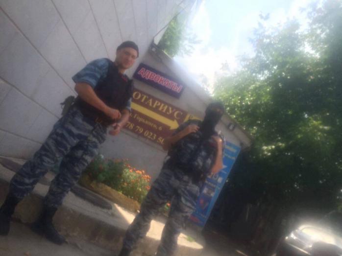 Російський ОМОН нагрянув до кримськотатарського ресторану в Сімферополі (ФОТО)