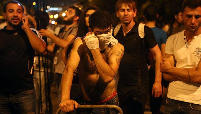 Восемь человек получили обвинения в организации беспорядков в Ереване