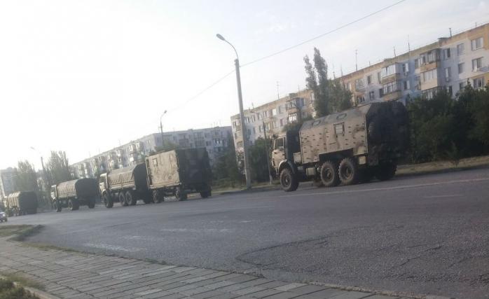 В оккупированный Крым через Керчь зашли колонны военной техники РФ (ФОТО, ВИДЕО)