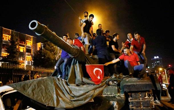 У справі державного перевороту в Туреччині заарештовано 10 іноземців