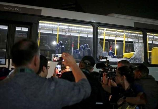 Автобус журналістів потрапив під обстріл в олімпійському Ріо (ФОТО)