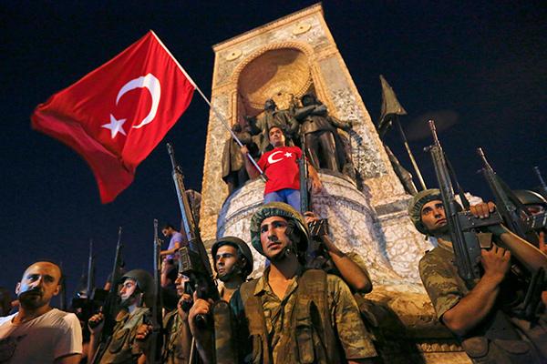 СМИ: В США попросил убежища первый турецкий военный