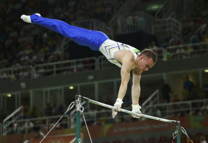 Рио: Гимнаст Верняев стал восьмым в финале упражнений на перекладине, синхронистки — четвертые