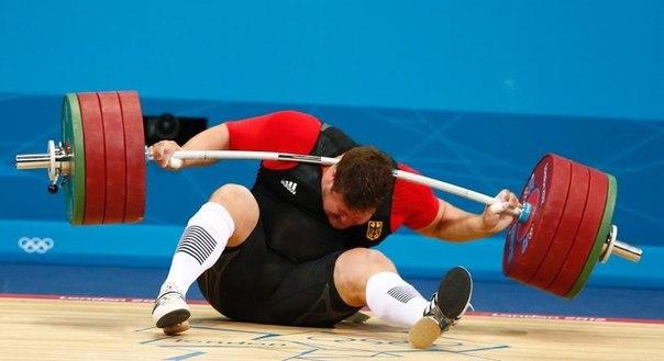Сборную России по тяжелой атлетике на год дисквалифицируют после Олимпиады
