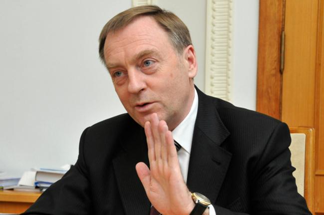 Луценко анонсував вручення підозри екс-міністру юстиції Лавриновичу