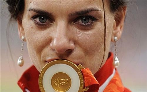 Російська олімпійська чемпіонка Ісінбаєва оголосила про завершення кар’єри (ВІДЕО)