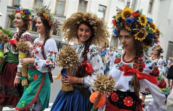 Украина празднует Независимость: рекордный цветочный флаг и «сияющий» тризуб Кабмина (ФОТО, ВИДЕО)