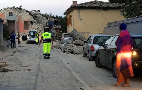 Сильное землетрясение в Италии разрушило полгорода, есть жертвы (ФОТО)