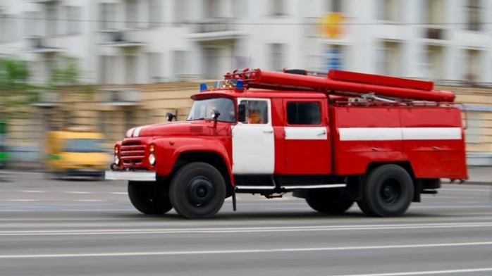 ДТП в Николаеве: пожарный автомобиль перевернулся во время выезда на вызов