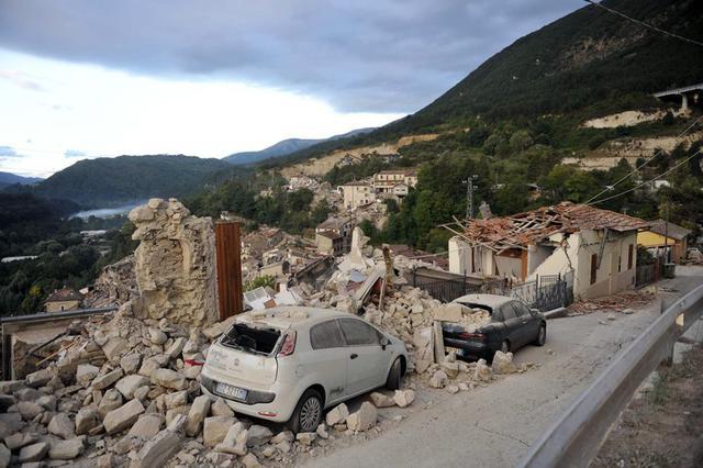 Италию всколыхнуло новое землетрясение, число жертв достигло 247 человек (ВИДЕО)