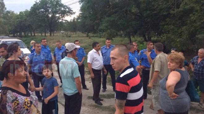 Из-за массовых беспорядков в Лощиновку Одесской области ввели спецназ