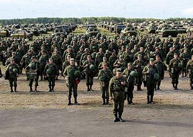 Росія висадила в Криму десант і морпіхів, а до кордону стягнула 40-тисячні війська