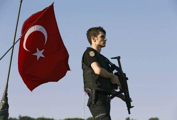 Турецкие власти решили выпустить на свободу более 30 тыс. заключенных