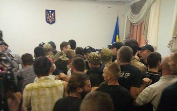 В Киеве на суде по «делу 31 августа» произошли столкновения (ФОТО, ВИДЕО)