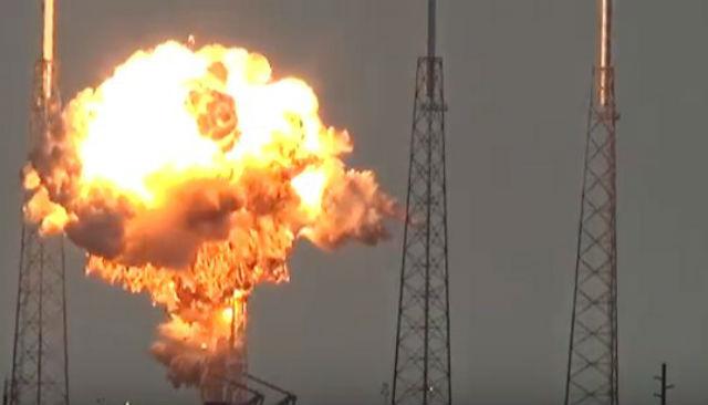 З’явилося відео моменту вибуху ракети Falcon 9 в США