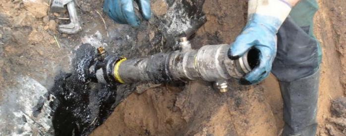 Полиция схватила жителей Сумщины, решивших украсть нефть из трубопровода (ФОТО)