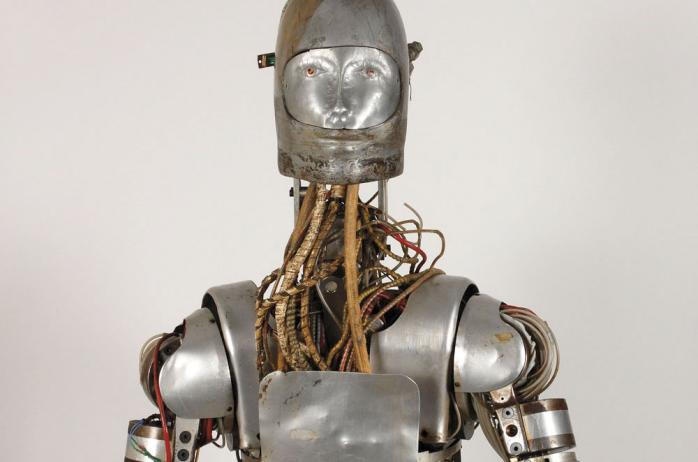 NASA продает раритетного гуманоидного робота (ФОТО)
