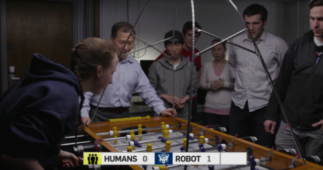 Штучний інтелект обіграв людей у настільний футбол (ФОТО)