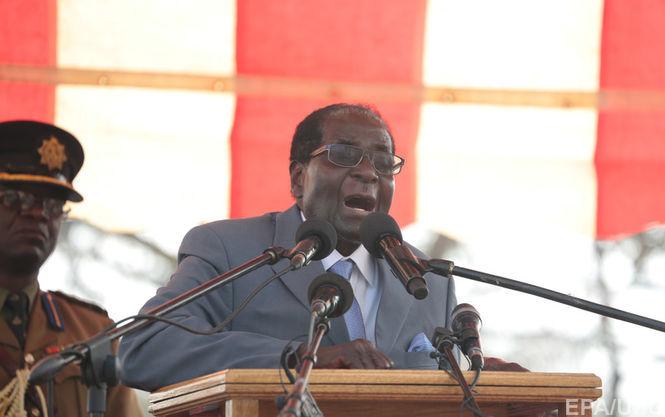 Президент Зимбабве открыл памятник самому себе (ФОТО)