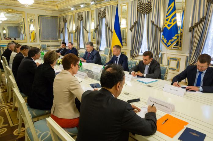 Порошенко призвал G7 не признавать российские выборы в Крыму