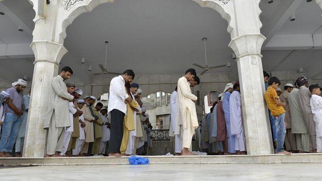 Теракт в пакистанской мечети: есть жертвы