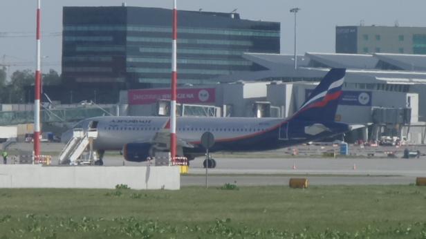 Российский и польский самолеты не разминулись в Варшаве (ФОТО)