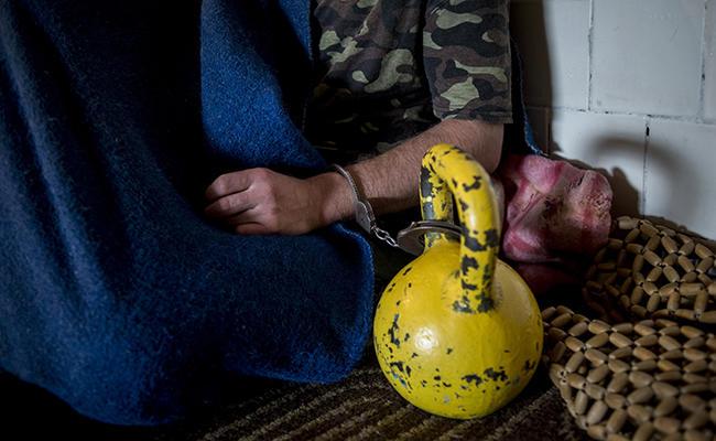 Заложники боевиков на Донбассе рассказали о пытках (ВИДЕО)