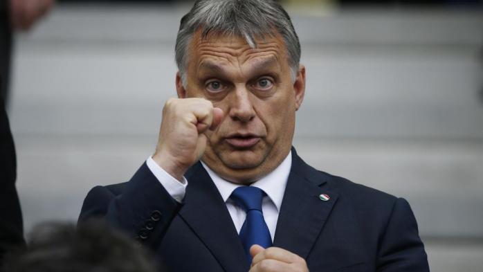 Угорський прем’єр Орбан запропонував відправляти біженців у спецмісто в Лівії