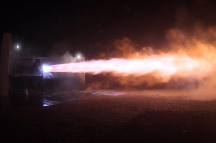 SpaceX протестировала новый двигатель для полета к Марсу (ФОТО)